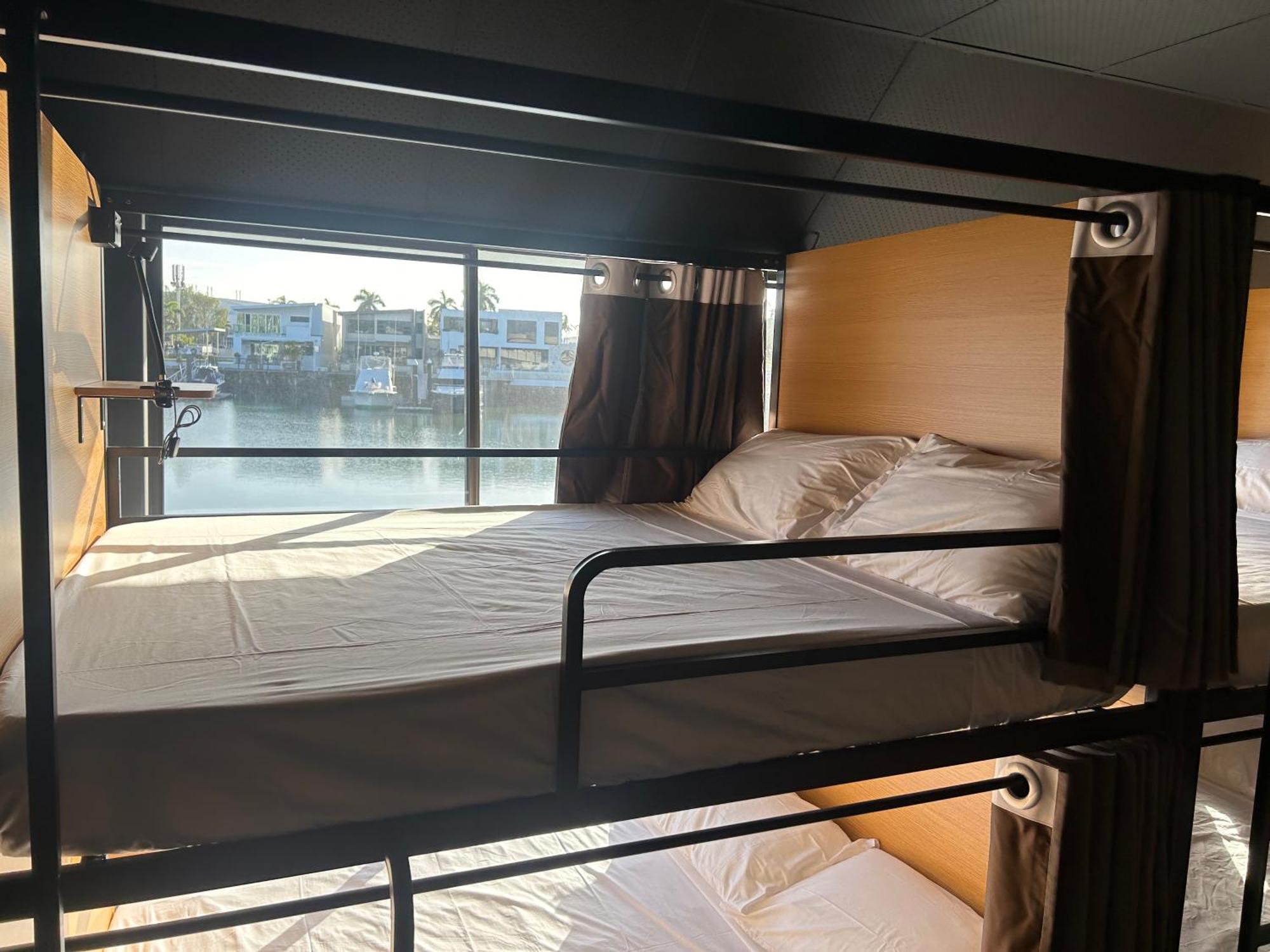 The Pier Pods On The Water- 50M From Townsville Bus Terminal And Ferry Terminal- Passport Id Requried Exterior foto