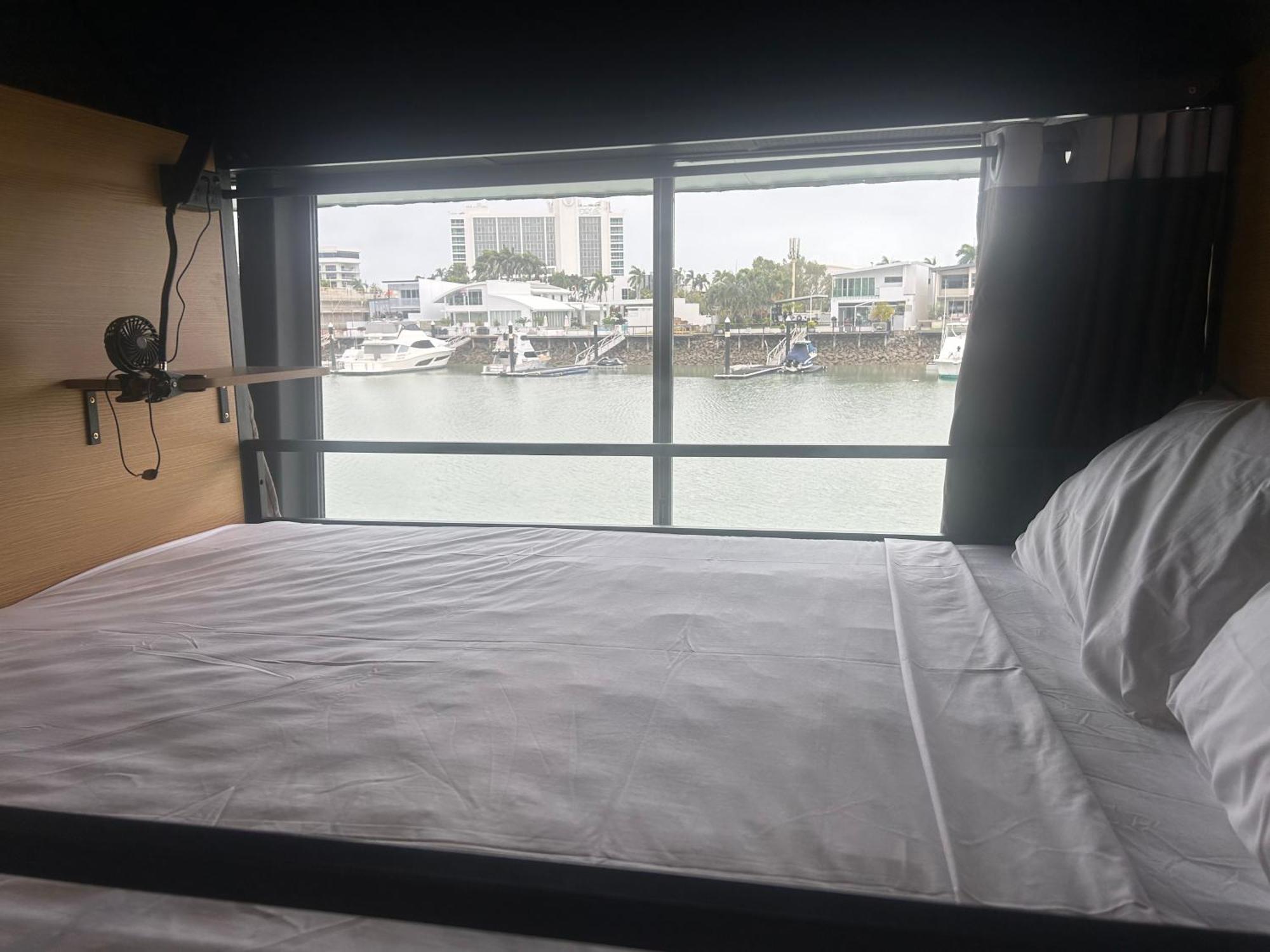The Pier Pods On The Water- 50M From Townsville Bus Terminal And Ferry Terminal- Passport Id Requried Exterior foto